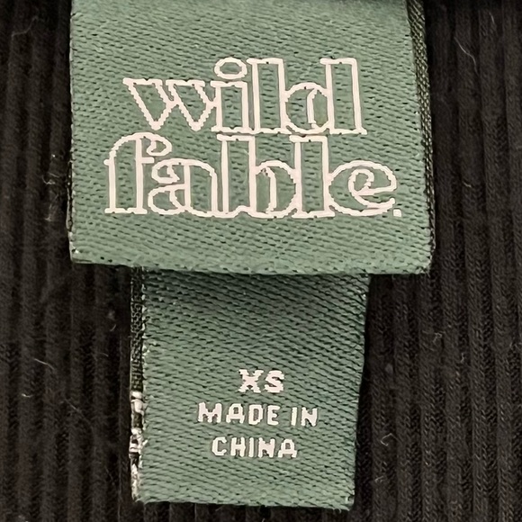 Womens Black semi cropped short sleeve with sunflower -size XS - Picture 4 of 4